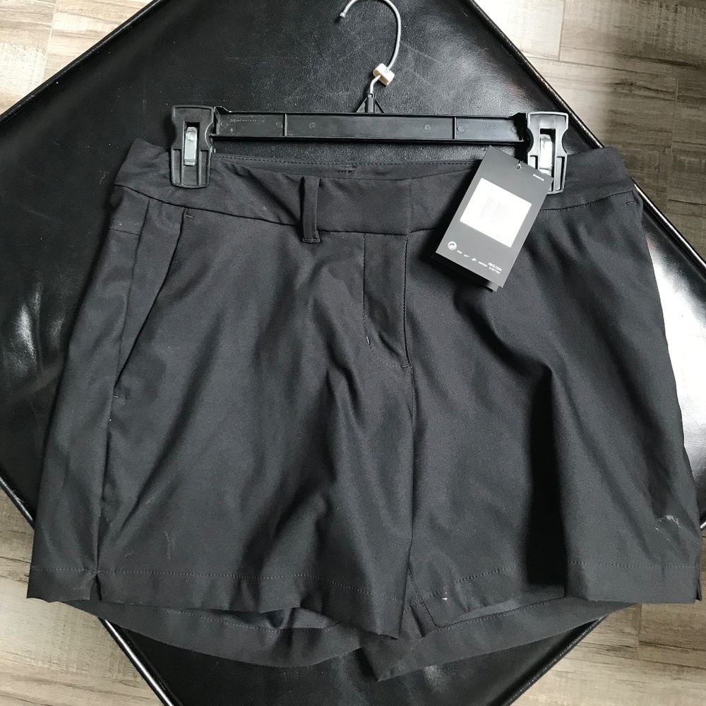 Nike women’s golf sport casual shorts size 4 NWT
